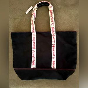 COPY - VICTORIA’S SECRET| Zippered bag| BNWT’S